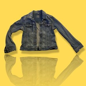 Levi’s fitted jean jacket long sleeve